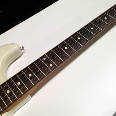 2009 FENDER Road Worn 60's STRATOCASTER Electric GUITAR w/ OBAG Olympic White MIM Strat image 3