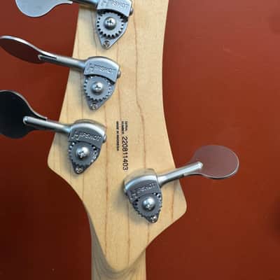 Nordstrand Acinonyx Short Scale Bass Olympic White image 5
