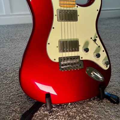 Fender Blacktop Stratocaster HH with Maple Fretboard 2011 - 2014 - Candy Apple Red
