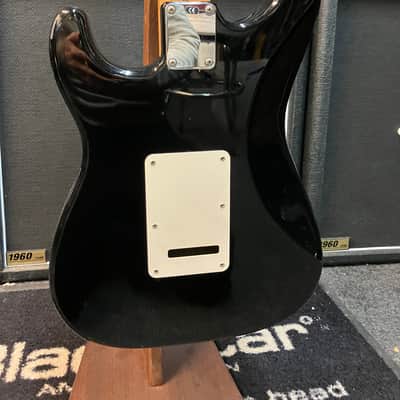 Fender Standard Stratocaster with Maple Fretboard 1998 - 2005 - Black image 8