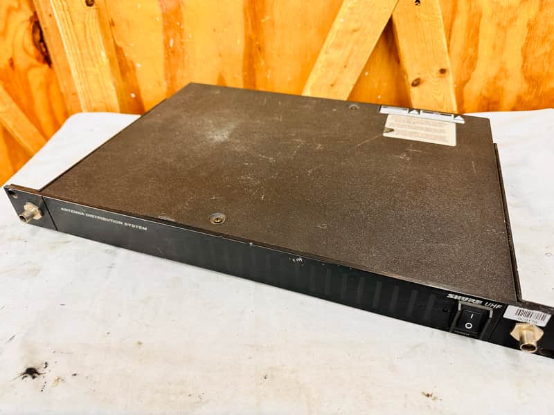 Shure UA840A-UA UHF Antenna Distribution System - 782-806 MHz - Working image 1