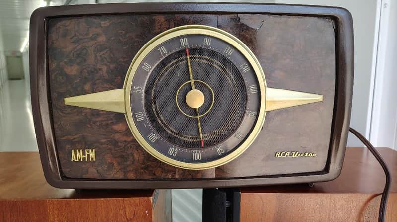 RCA Victor 1951 Model X551 antique radio in very good condition, restored -1 1951 image 1