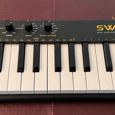 Behringer SWING 32-Key USB MIDI Controller Keyboard / Sequencer 2021 - Present - Black image 1
