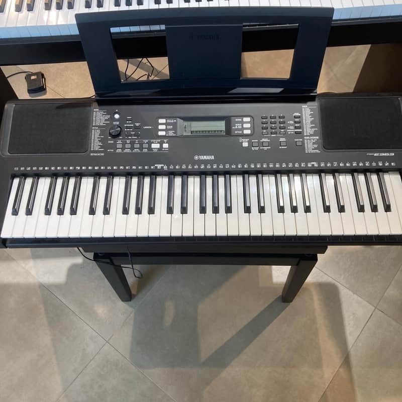 Yamaha PSR-E363 61-Key Portable Keyboard 2017 - Present - Black image 1