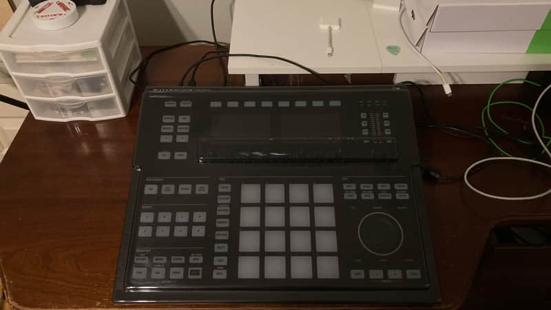 Native Instruments Maschine Studio w box, decksaver, cables, stickers 2000s - Black image 1