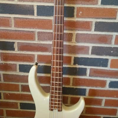 1997-Vintage USA-made Peavey Millennium bass guitar image 3