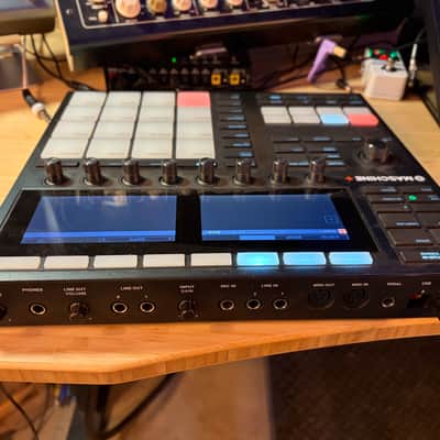 Native Instruments Maschine Plus 2020 - Present - Black image 2