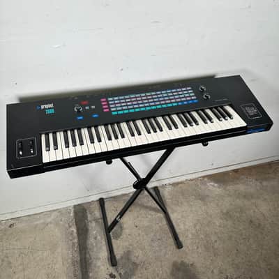 Sequential Circuits Prophet 2000 – Vintage 61-Key Sampler Synthesizer