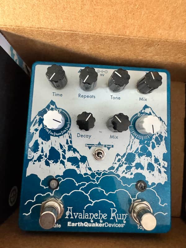 EarthQuaker Devices Avalanche Run Stereo Reverb & Delay with Tap Tempo V2
