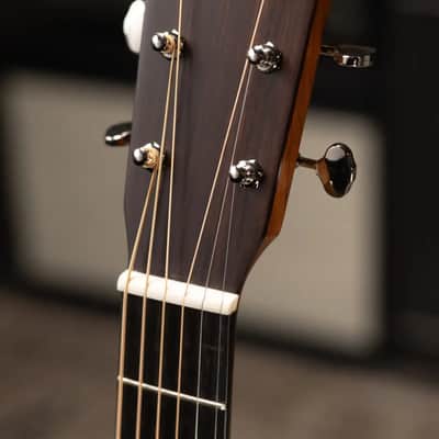 Martin 000-18 Standard Series Acoustic Guitar with Hardshell Case image 7
