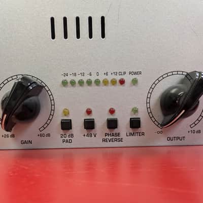 Behringer Tube Ultragain MIC100 Vacuum Tube Preamp with Limiter 2011 - Present - Standard image 4