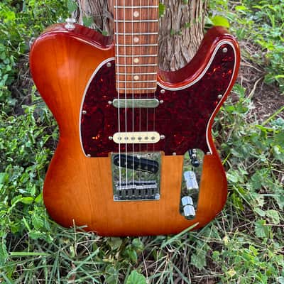 Fender Player Plus Nashville Telecaster 2023 - Present - Sienna Sunburst image 3
