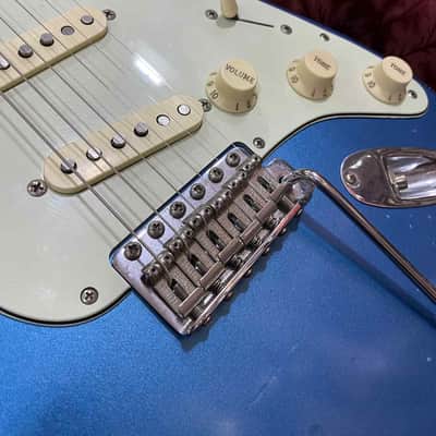 Fender Vintera Road Worn '60s Stratocaster  2021 - Lake Placid Blue image 3