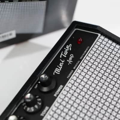 Fender Mini ‘57 Twin-Amp – 1W Battery-Powered Mini Combo, 2x2" Speakers, Headphone Out image 5