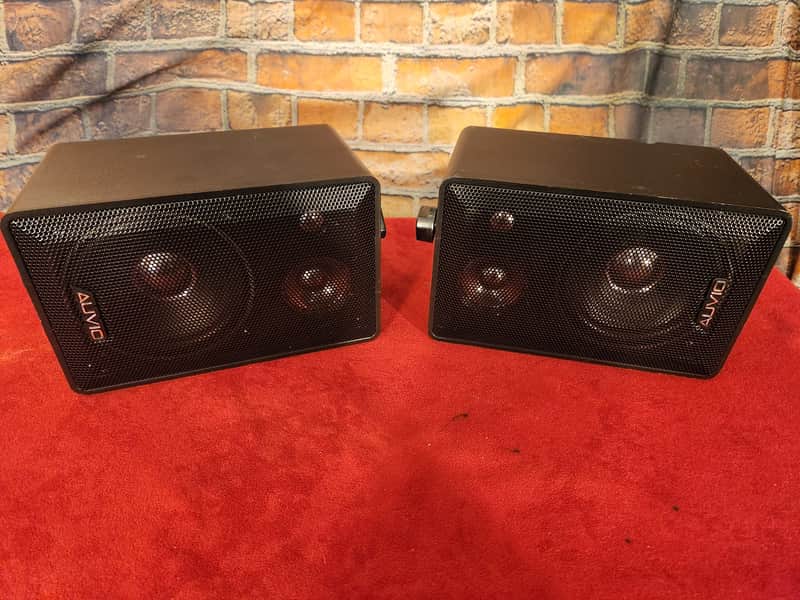 Auvio 4000016 4" 3-Way 100W Speaker Pair image 1