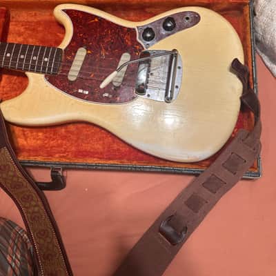 1966 Fender Mustang Guitar with Rosewood Fretboard Olympic White, comes with original case and beautiful $80 strap image 2