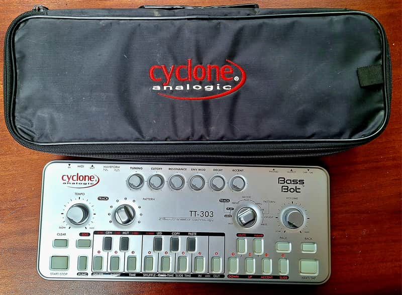 Cyclone Analogic TT-303 Bass Bot V1 - DOESN'T WORK image 1