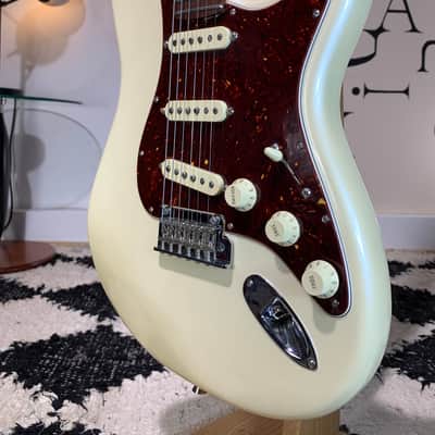 Fender Limited Edition American Showcase Stratocaster 2020 Arctic white pearl 7.6lb MINT image 5