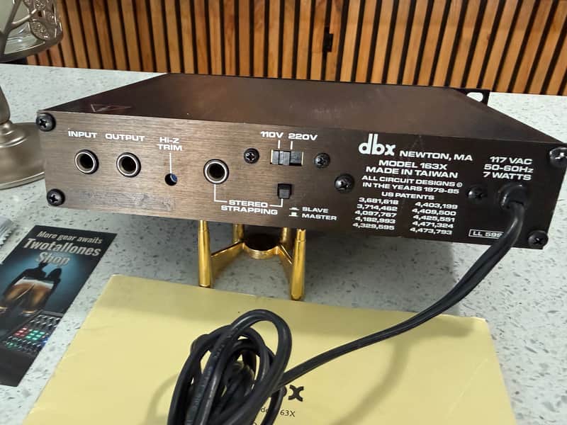 dbx 163X Over Easy Compressor / Limiter