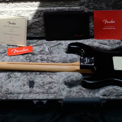 Fender American Professional Stratocaster with Maple Fretboard 2017 - 2019 - Black image 8