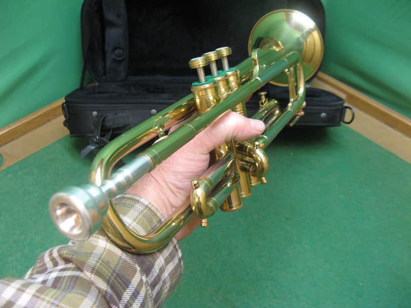 トランペット ヒュッテルLINE800 ローブラス Huttl Line 800 Trumpet - Excellent & Refurbished - Protec Case