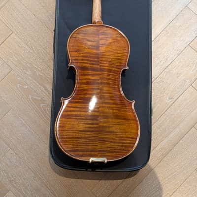 DZ Strad Model 800 Viola 15.5″ – Brand New – Adjustable Case & 2 Bows image 3