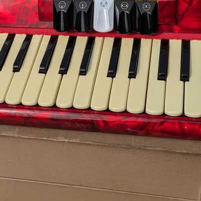 Parrot MUS1307 - 48 bass piano accordion, 1970 image 2