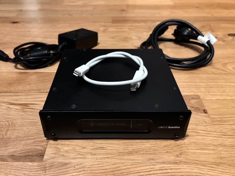 Universal Audio UAD-2 Satellite OCTO Core Thunderbolt DSP Accelerator
