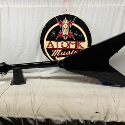 Gibson DSVE00EBCH1 '80s 1980s Flying V Guitar with Case 2023 - Ebony / Black image 8