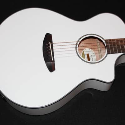 Breedlove Pursuit Concert CE Acoustic Electric Guitar White w/ Gigbag image 2