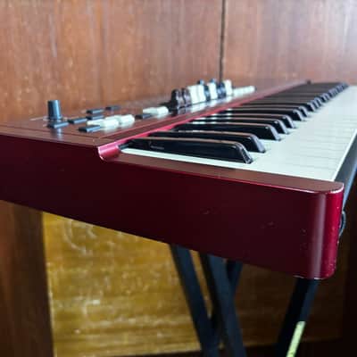 Hammond M-Solo Portable Organ - Burgundy w/ gig bag image 5