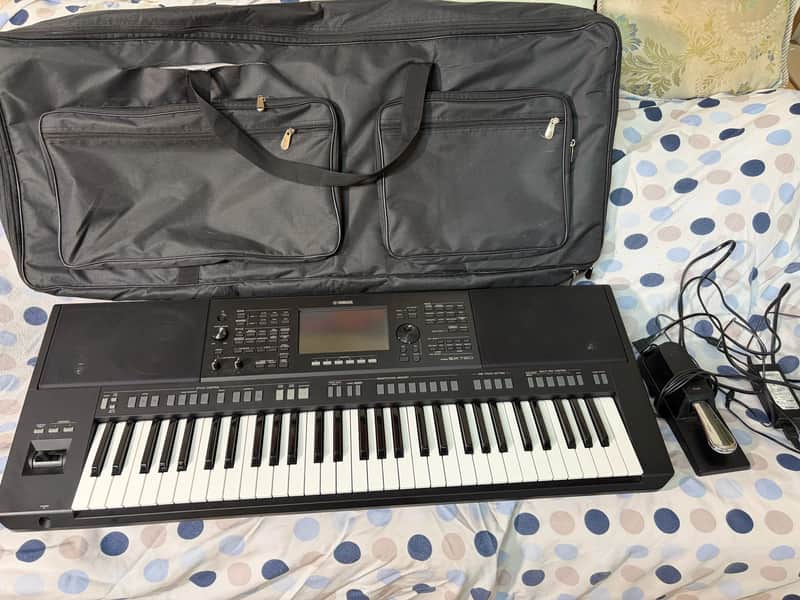 Yamaha PSR-SX720 61-Key Arranger Workstation 2024 - Present - Black image 1