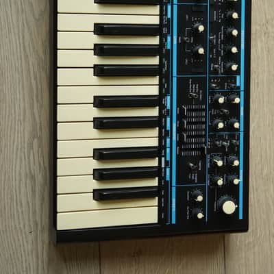 Novation Bass Station II 25-Key Monophonic Synthesizer 2013 - Present - Black