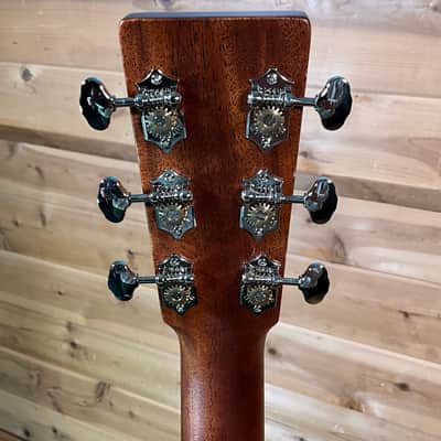 Martin 000-18 Acoustic Guitar - Natural image 6