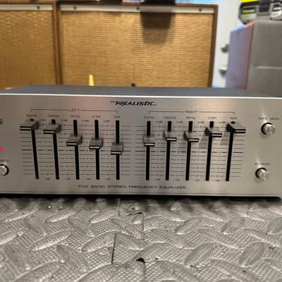 Realistic 31-1988 Stereo Frequency Equalizer Professionally serviced image 1