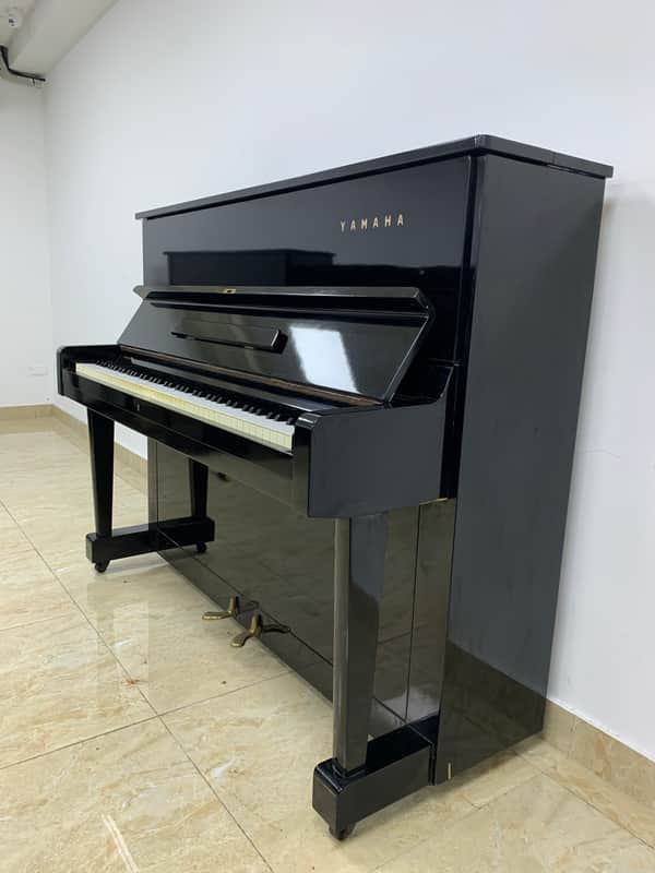 Elegant Yamaha U1 Upright Piano – Timeless Sound & Style image 1
