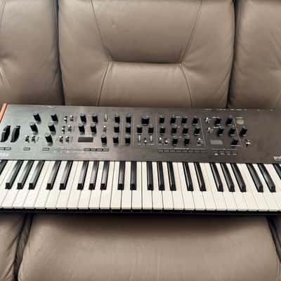 Korg Prologue 16 Polyphonic 61-Key 16-Voice Analog Synthesizer 2018 - Present - Black/Wood
