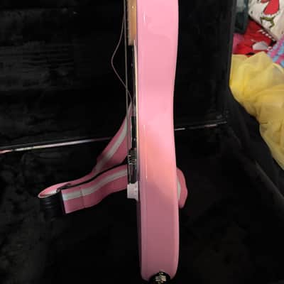 Squier Hello Kitty Stratocaster 2024 - Present - Pink image 6