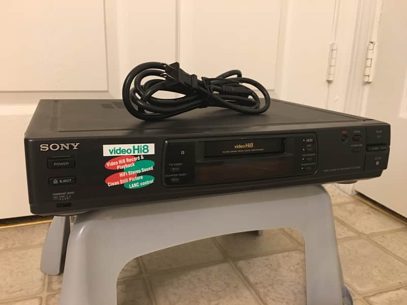 EV-C200 Hi8 Video Tape Recorder image 1