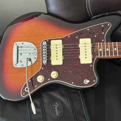 Nice 2019 Fender Vintera '60s Jazzmaster Modified with Pau Ferro Fretboard 3-Color Sunburst image 1