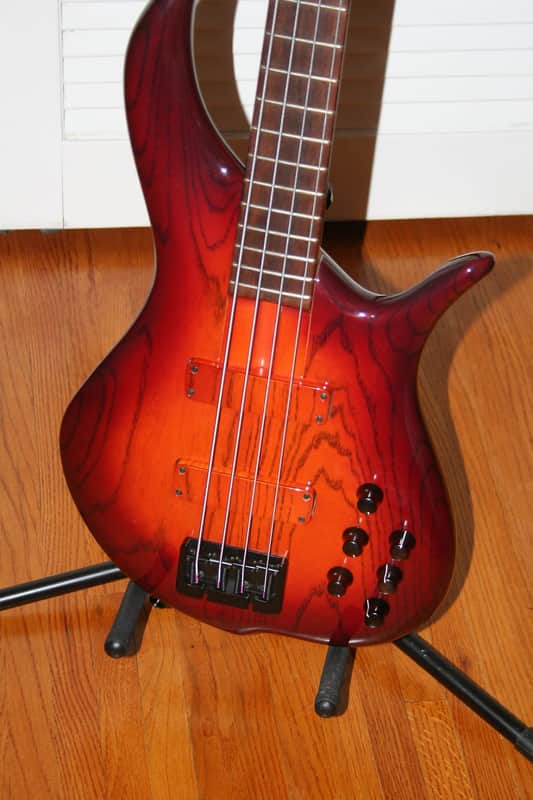 F Bass BN4 image 1