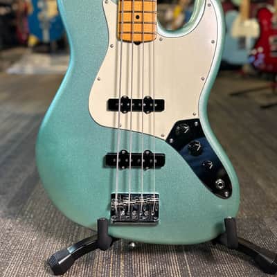 Fender American Professional II Jazz Bass Maple Fingerboard Mystic Surf Green image 2
