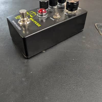 Mosky Big Fuzz Distortion Guitar Effect Pedal One Toggle Volume Tone Sustain image 1