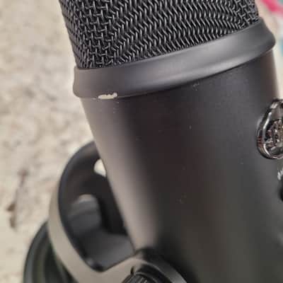 Blue Yeti Microphone - Blackout Edition - 4 Pickups - Podcastint and Gaming image 4