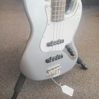 Squier Jazz bass 2019 - Slick silver image 2
