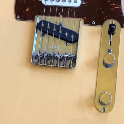 2011 Fender Deluxe Series 60th Nashville Mexico  Transparent Honey Telecaster Electric Guitar case image 11