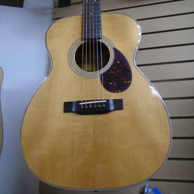 Eastman E20OM-TC w/hard case -store demo image 1