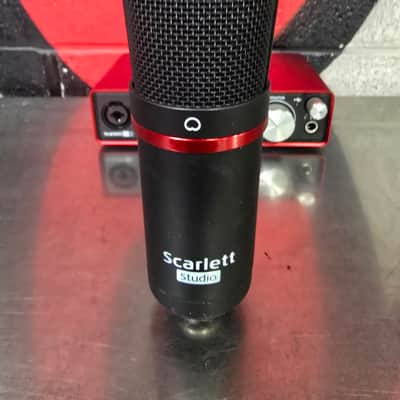 Focusrite Scarlett 2i2 2nd Gen Studio Bundle with Headphones, Mic and Cable 2016 - 2018 - Black/Red image 7