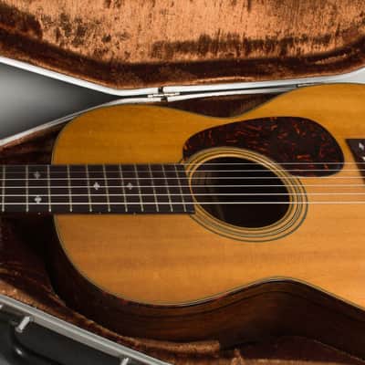 Immagine C. F. Martin  00-21 Flat Top Acoustic Guitar (1962), ser. #186104, black hard shell case. - 14