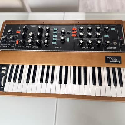 Moog Minimoog Model D Reissue 44-Key Monophonic Synthesizer (2016) 2016 - 2017 - Black / Wood